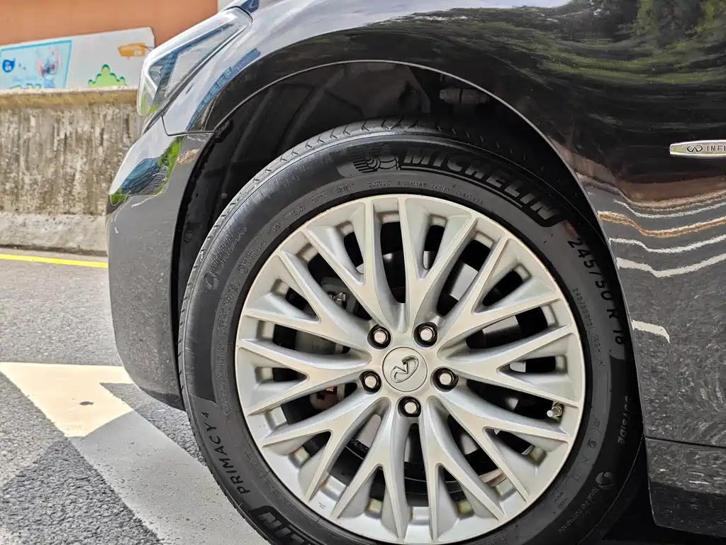 Infiniti Q70 — миниатюра 7