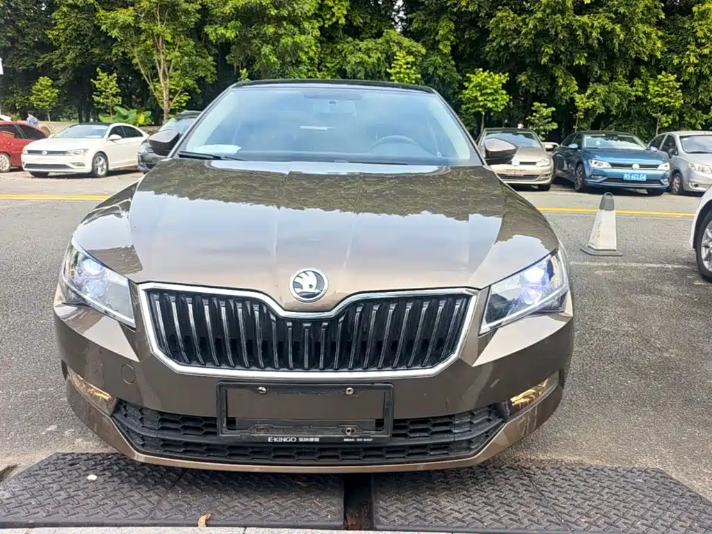 Skoda Superb — миниатюра 3