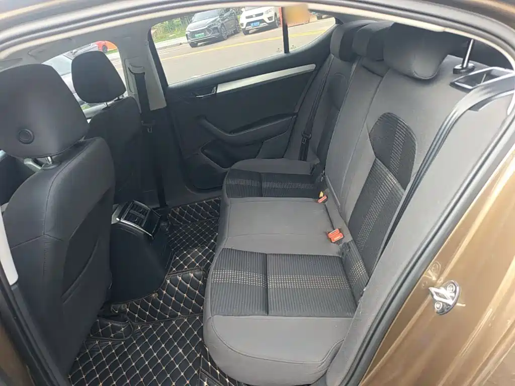 Skoda Superb — миниатюра 17