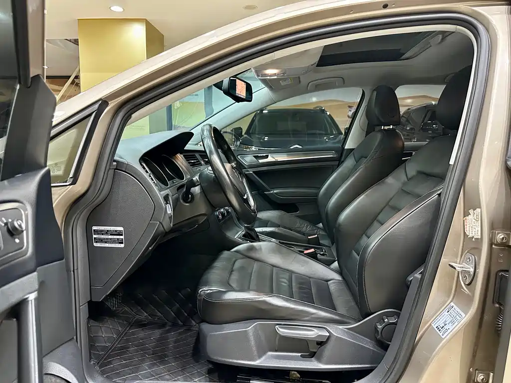 Volkswagen Golf 2016 230TSI AT Luxury