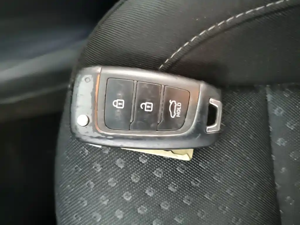 Hyundai Elantra — миниатюра 9