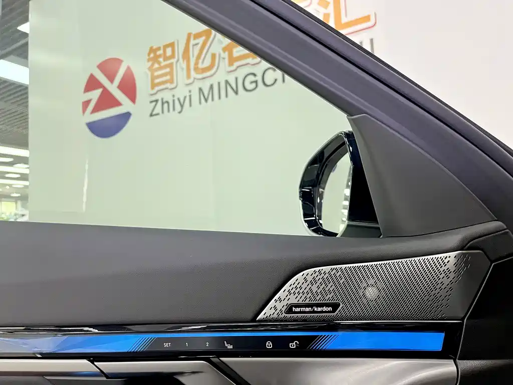 BMW 5 Series — миниатюра 10
