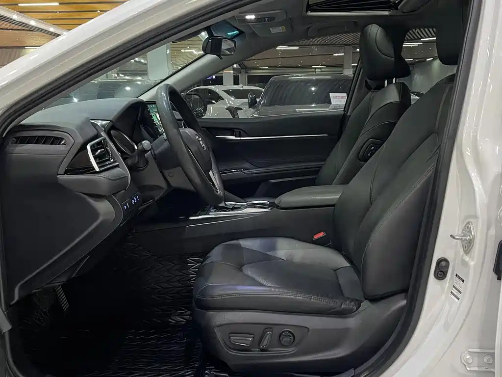 Toyota Camry — миниатюра 4