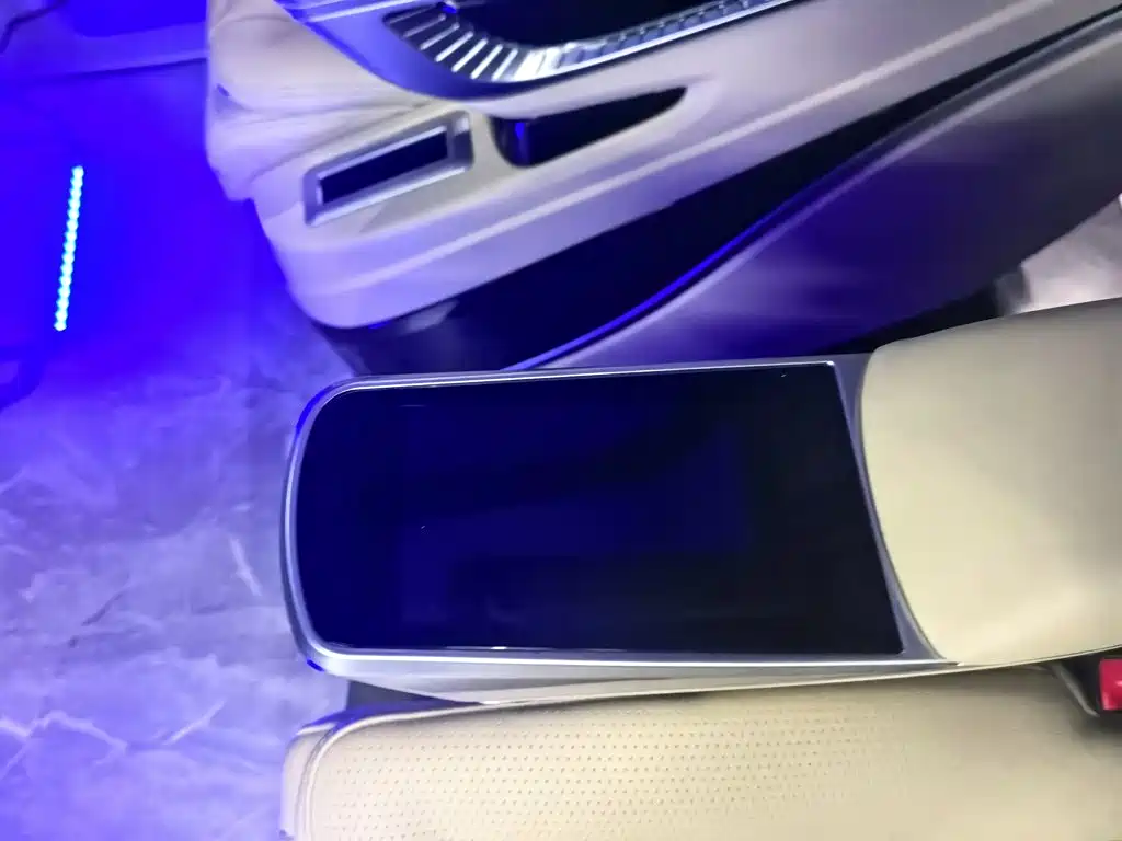 Buick GL8 Hybrid — миниатюра 8