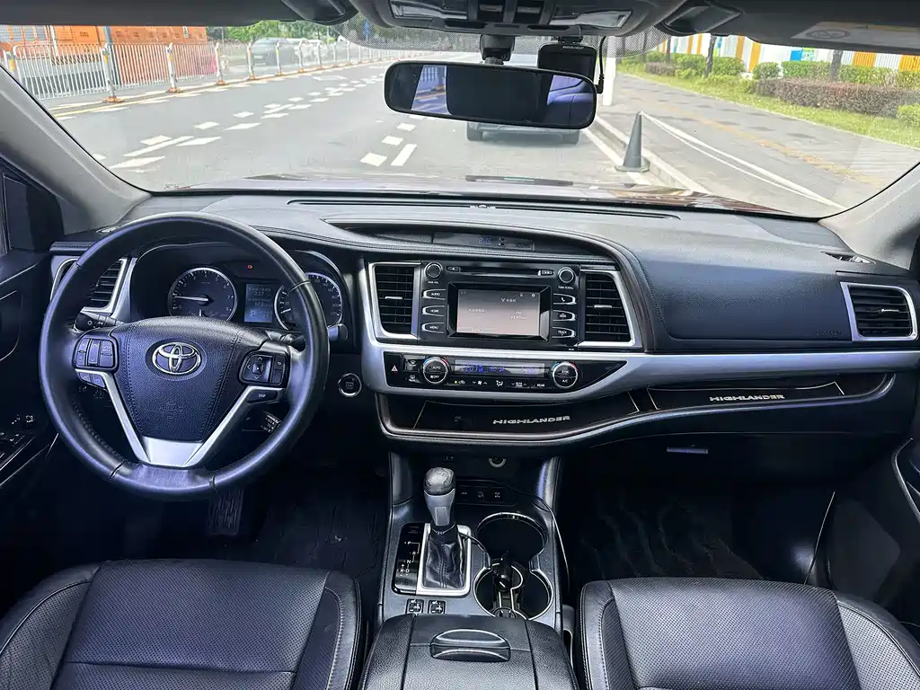 Toyota Highlander — миниатюра 18