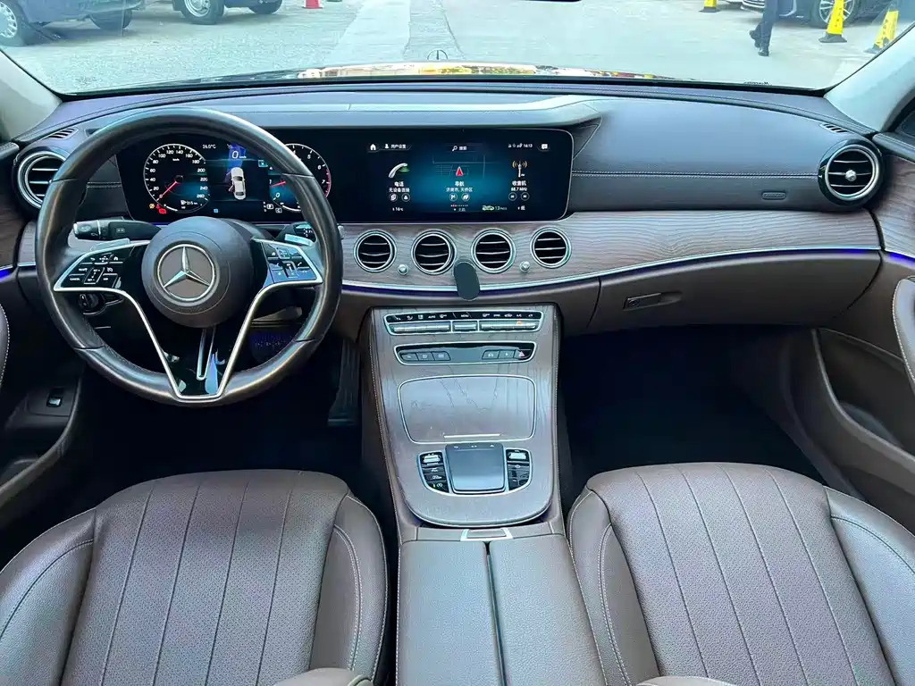 Mercedes-Benz E-Class — миниатюра 5
