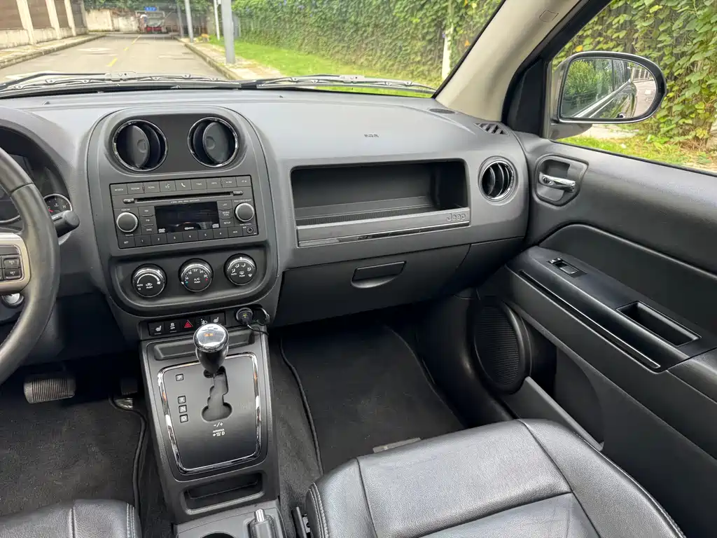 Jeep Compass (Import) — миниатюра 17