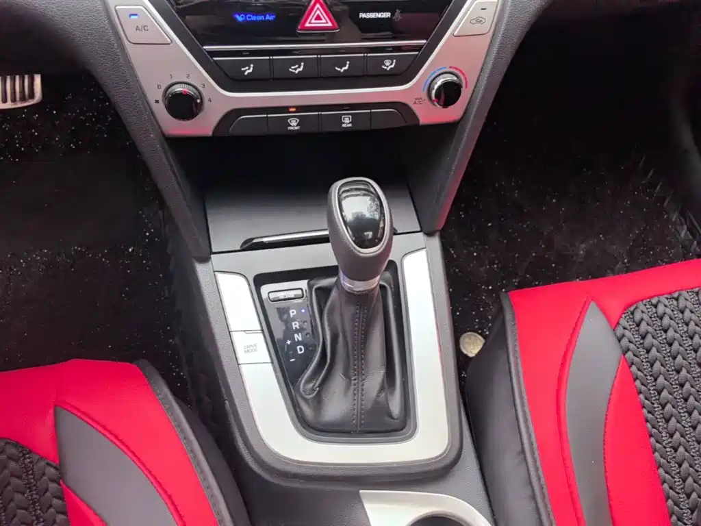 Hyundai Elantra — миниатюра 14
