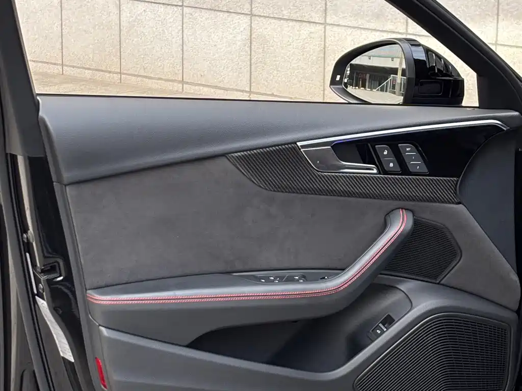 Audi RS 4 — миниатюра 11