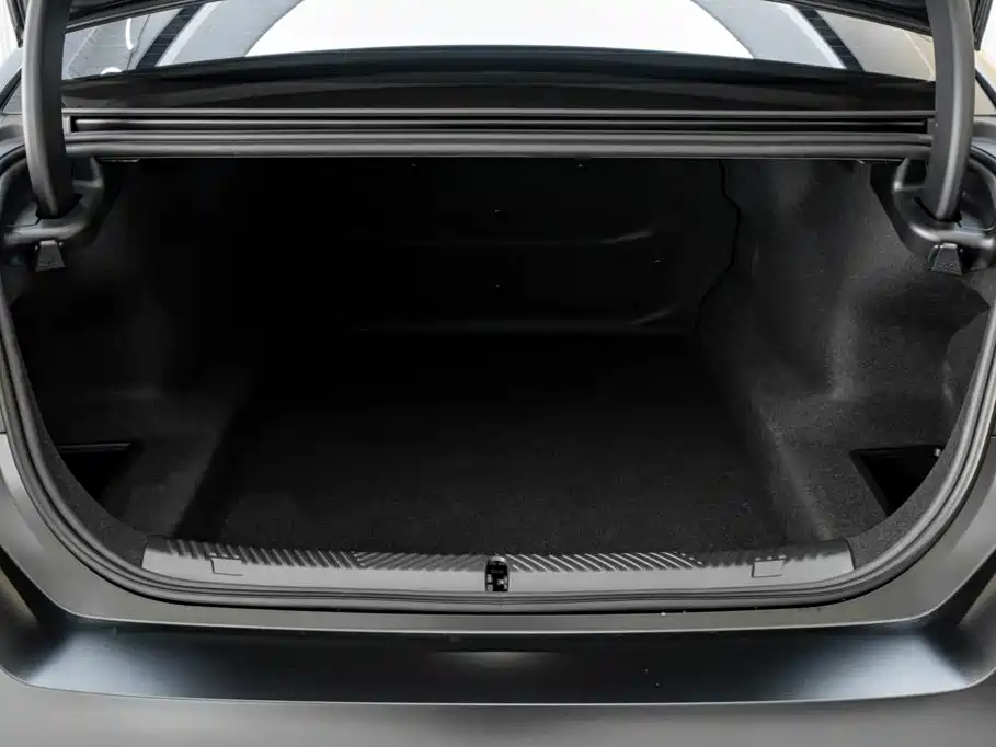 BMW 5 Series — миниатюра 12