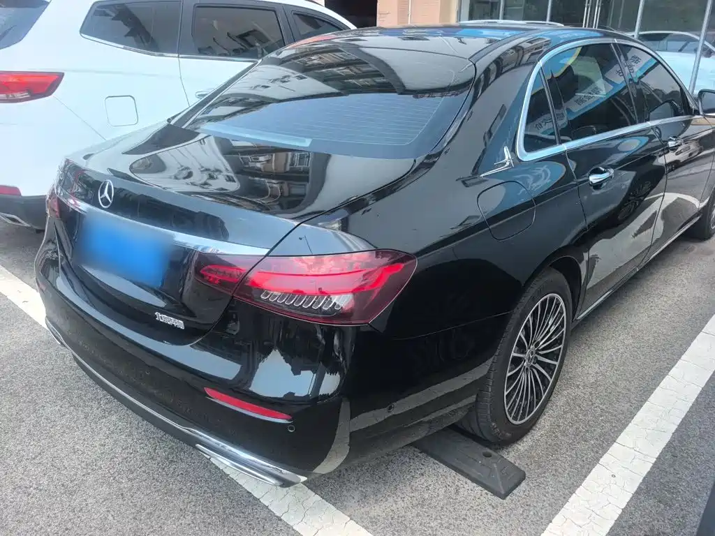 Mercedes-Benz E-Class — миниатюра 11