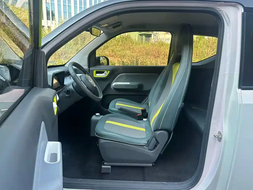 Wuling MINIEV — миниатюра 6