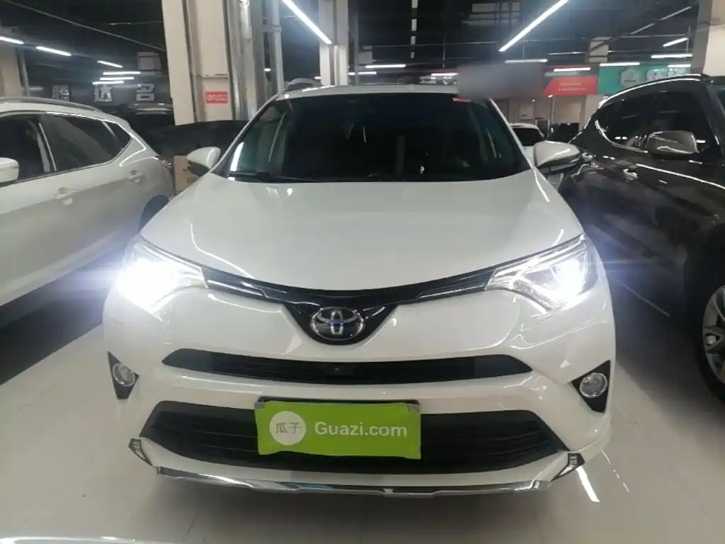 Toyota RAV4 — миниатюра 3