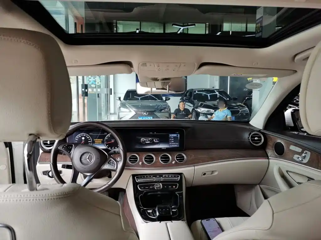 Mercedes-Benz E-Class — миниатюра 18