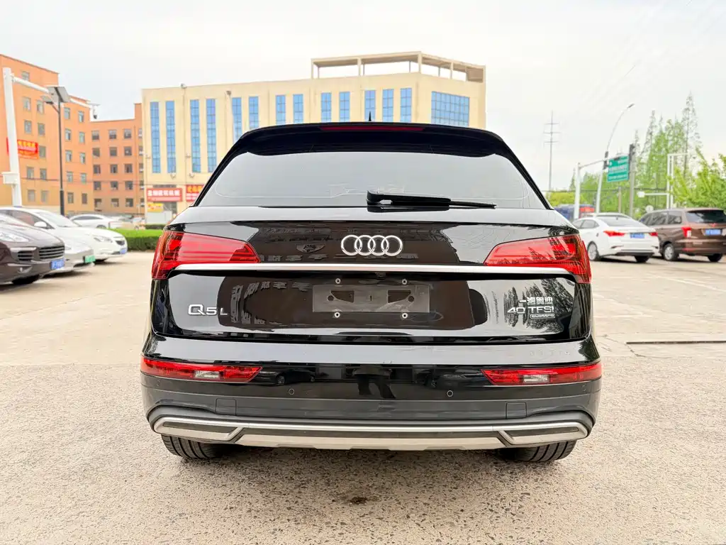 Audi Q5L - фото 3