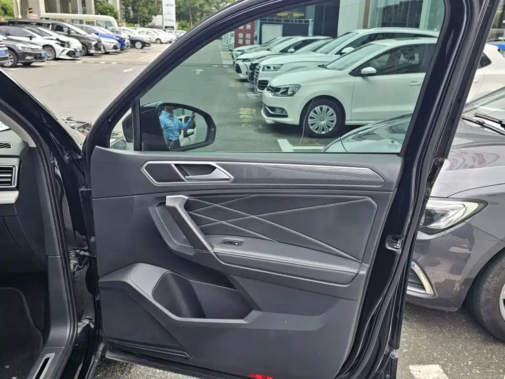 Volkswagen Tiguan L — миниатюра 21