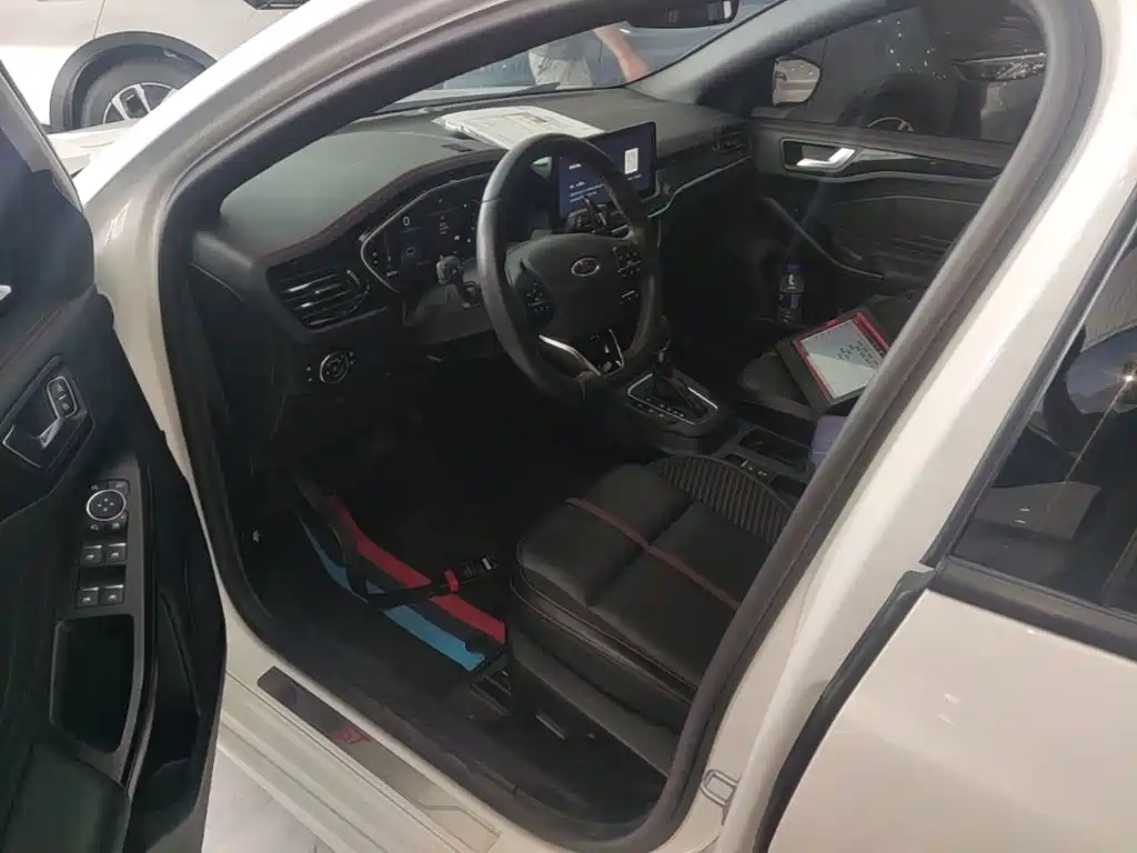 Ford Focus — миниатюра 16