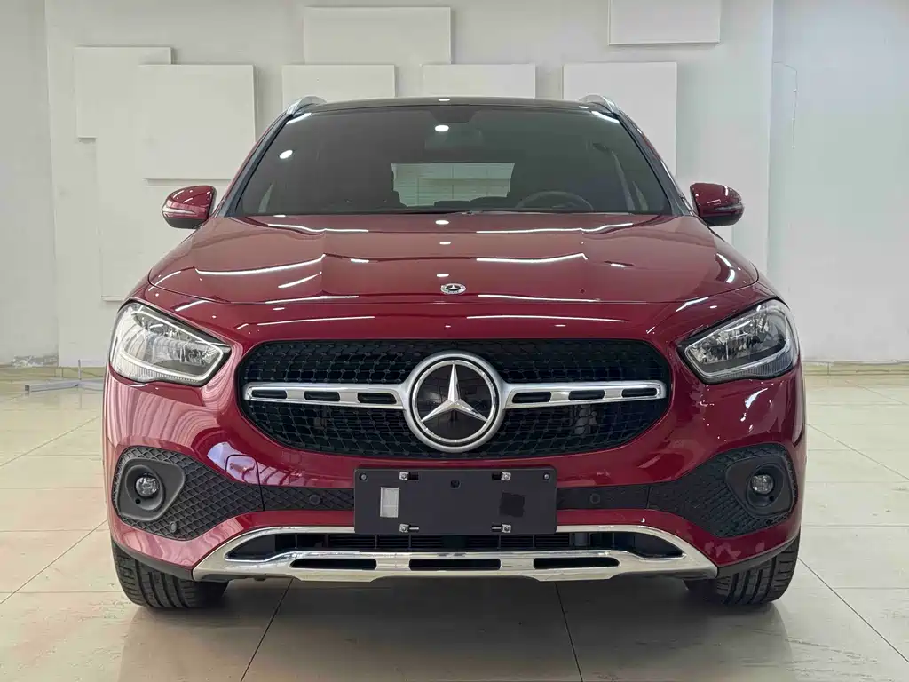 MERCEDES-BENZ GLA