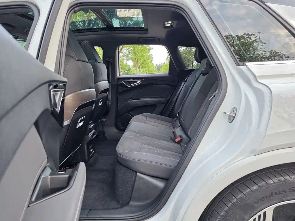 Audi Q4 e-tron 2023 50 e-tron quattro