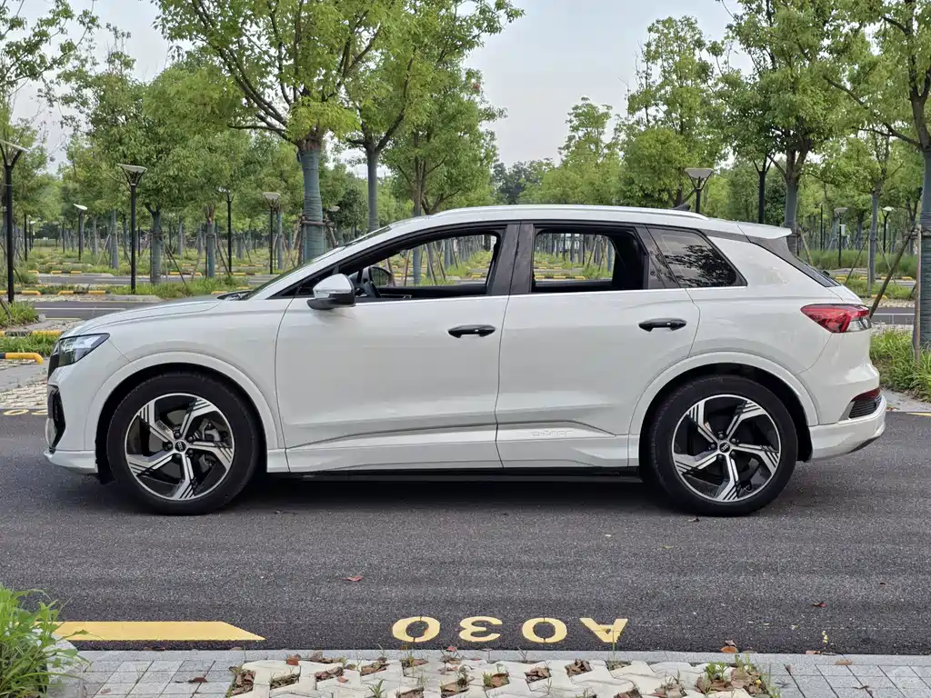 Audi Q4 e-tron 2023 50 e-tron quattro