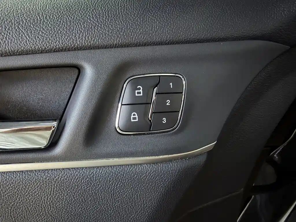 Lincoln MKC — миниатюра 15