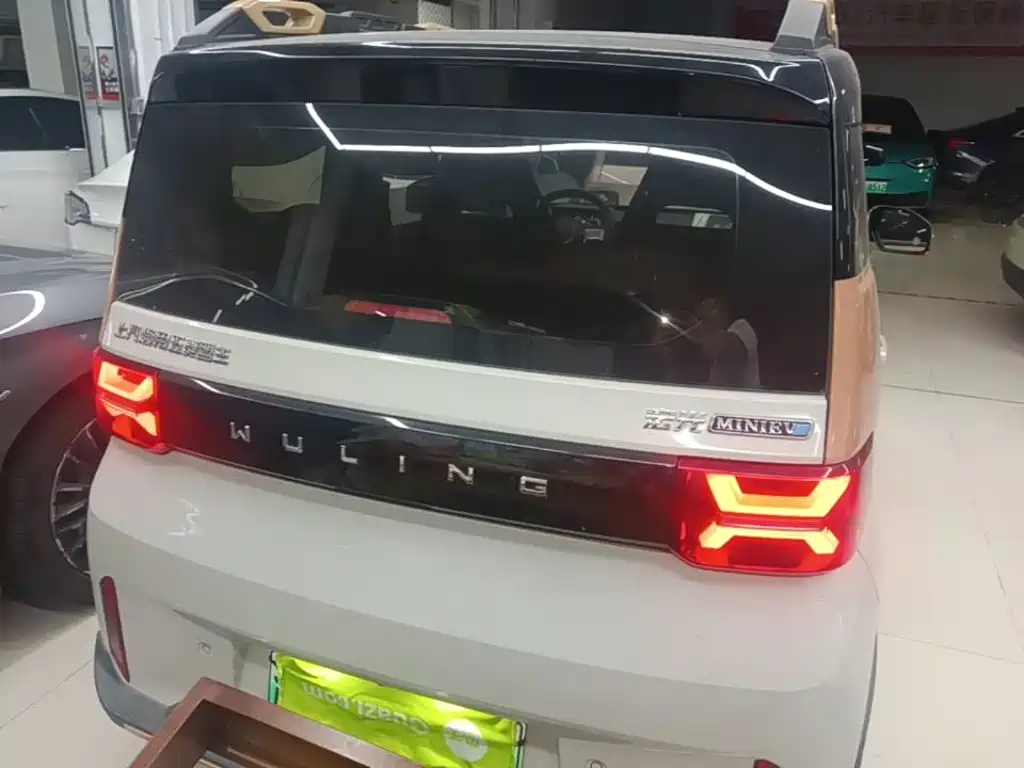 Wuling MINIEV — миниатюра 6