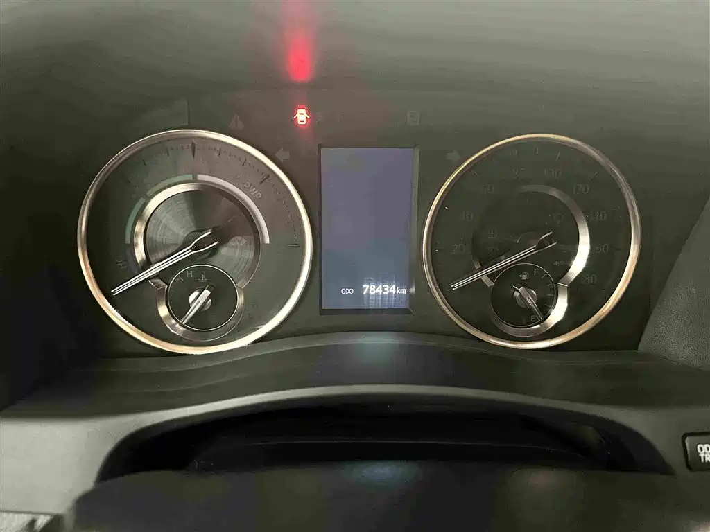 Toyota Alphard — миниатюра 8