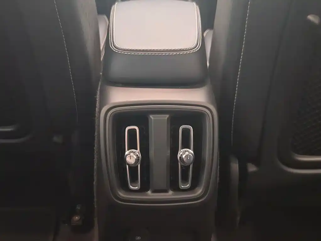 Volvo XC40 NEV — миниатюра 19