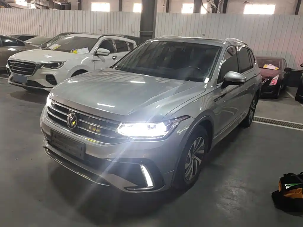 Volkswagen Tiguan L PHEV — миниатюра 2