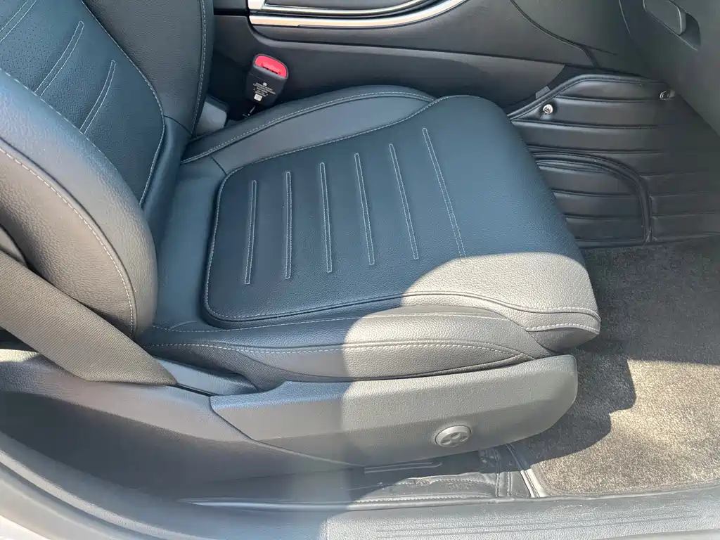 Mercedes-Benz C-Class — миниатюра 12