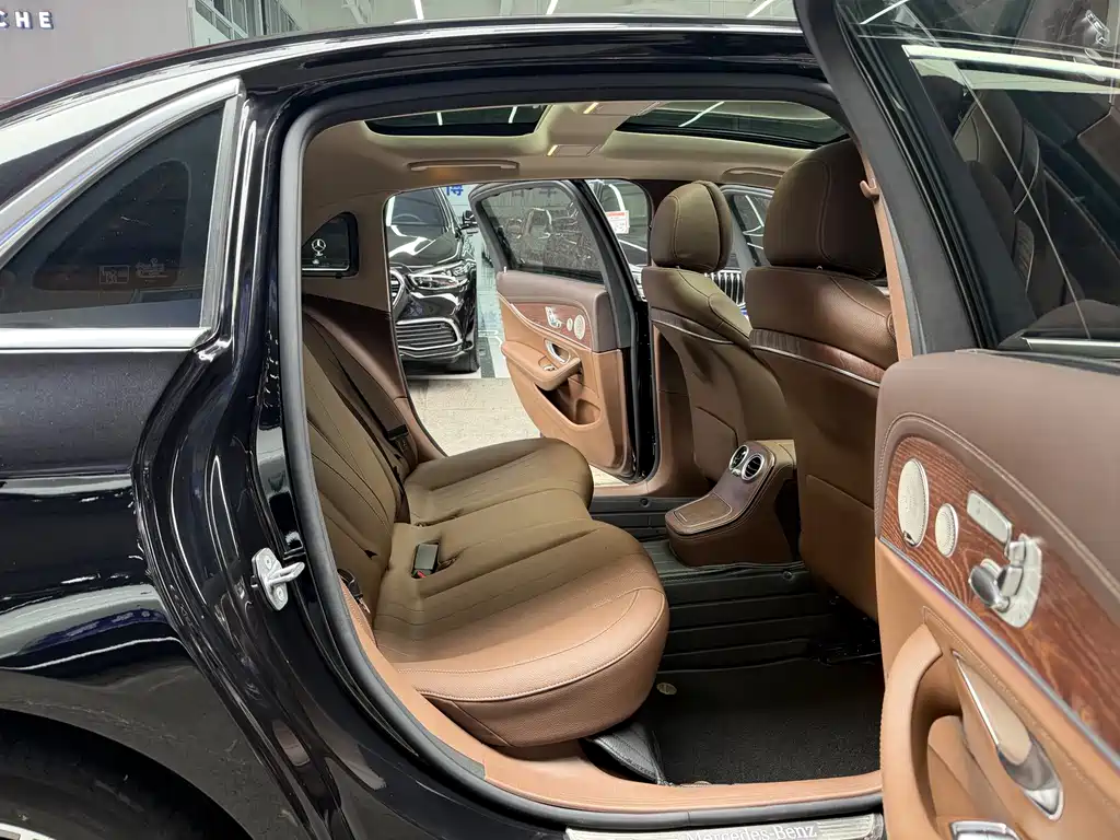 Mercedes-Benz E-Class — миниатюра 16