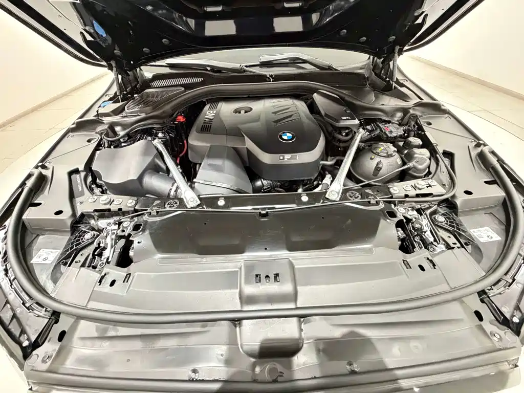 BMW 5 Series — миниатюра 12