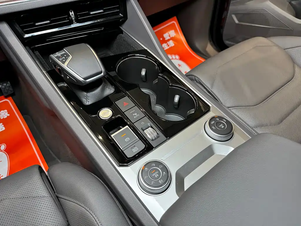 Volkswagen Touareg — миниатюра 12