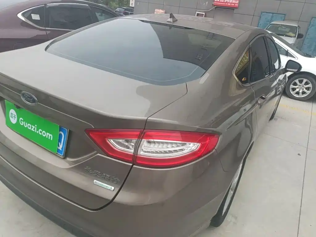 Ford Mondeo — миниатюра 7