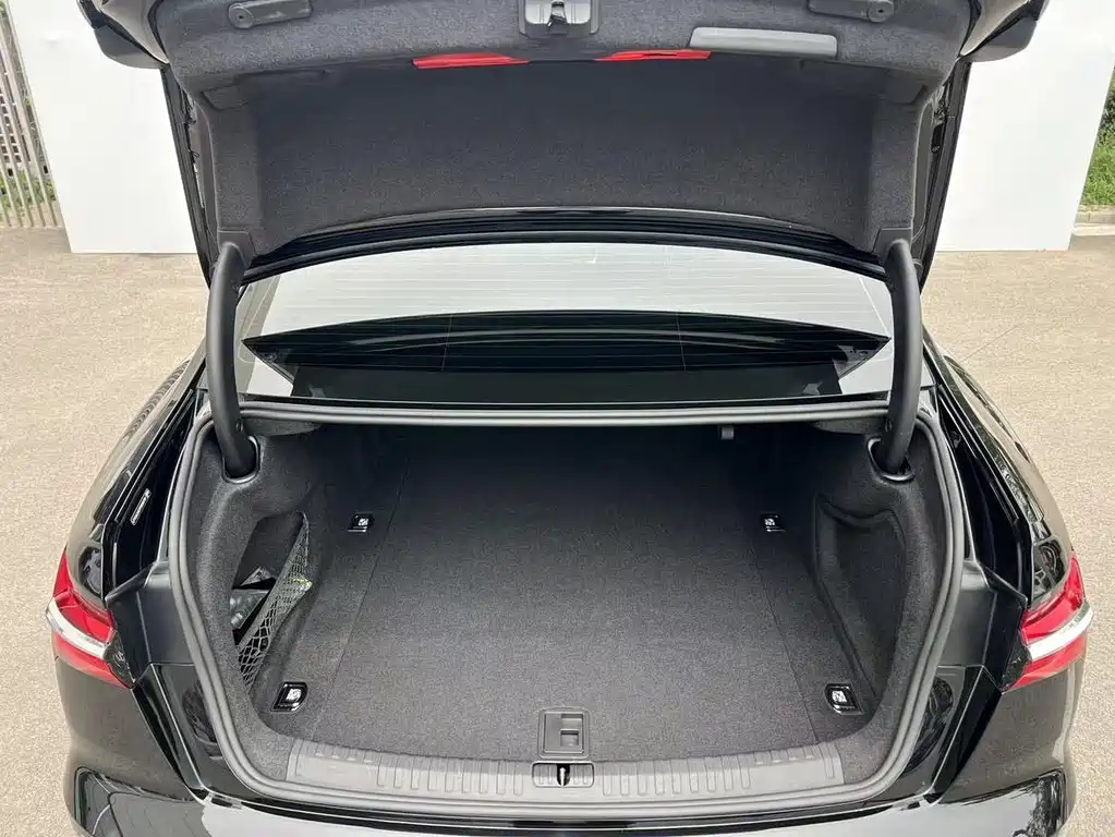Audi A6L — миниатюра 12