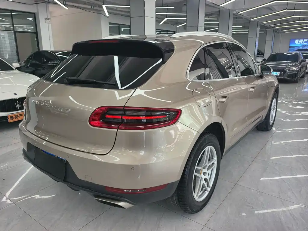 Porsche Macan — миниатюра 7