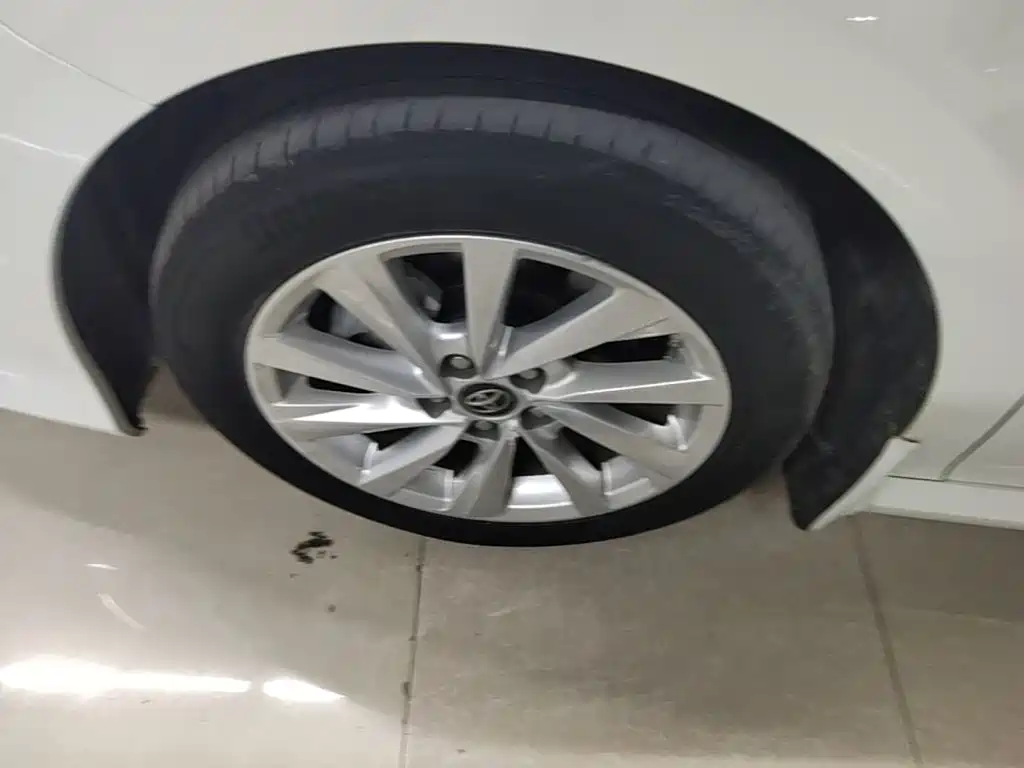 Toyota Camry — миниатюра 23
