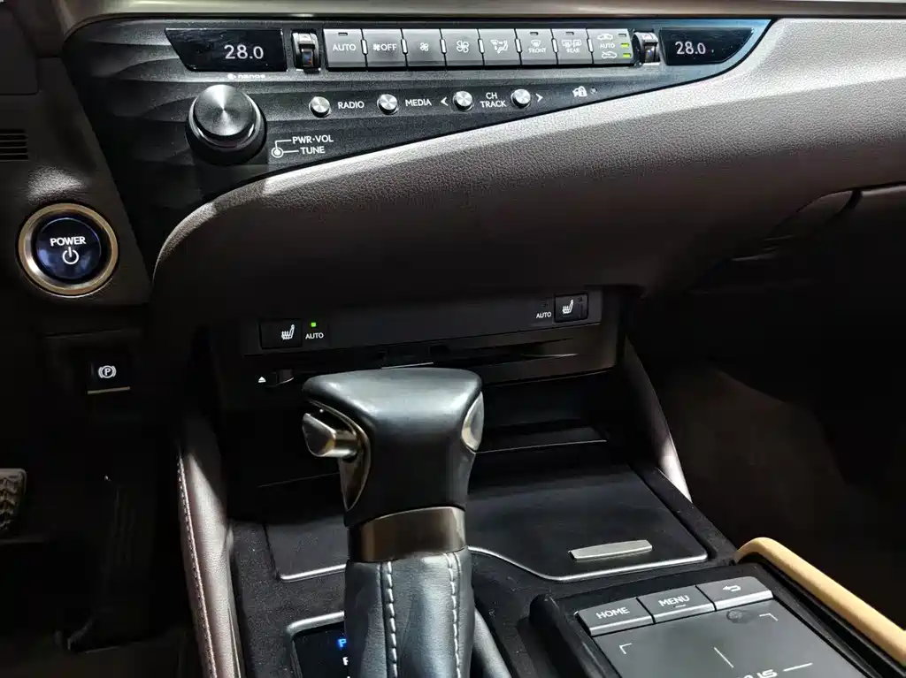 Lexus ES — миниатюра 9