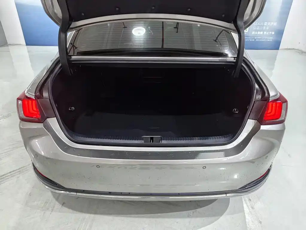 Lexus ES — миниатюра 12