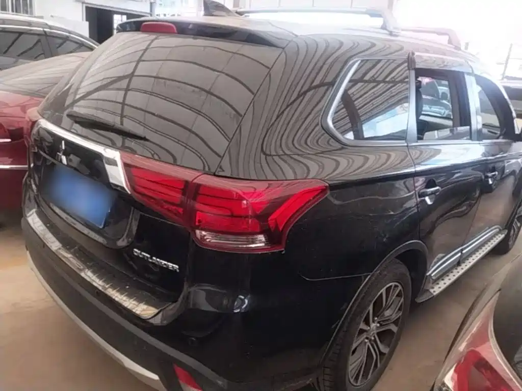 Mitsubishi Outlander — миниатюра 7