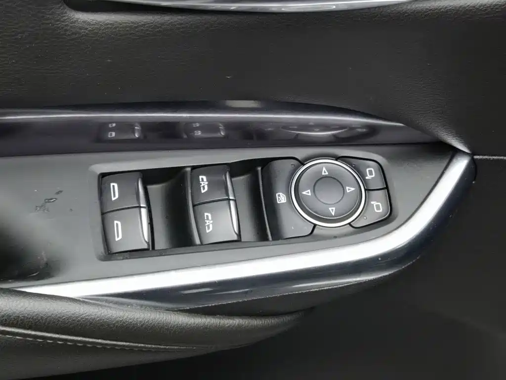 Cadillac XT4 — миниатюра 9
