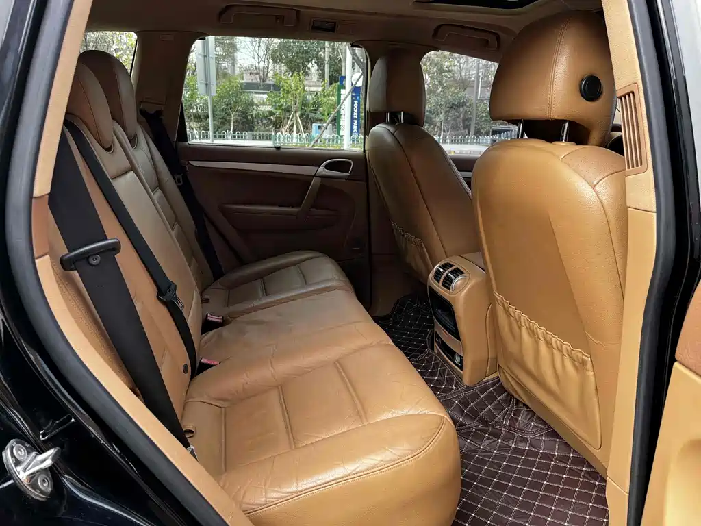 Porsche Cayenne — миниатюра 11