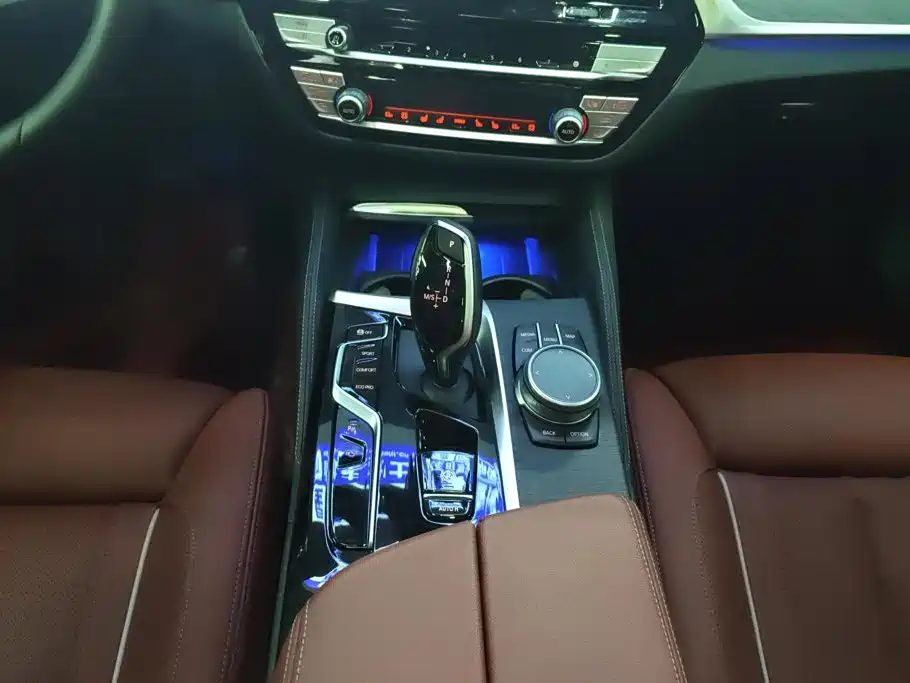 BMW 5 Series — миниатюра 16