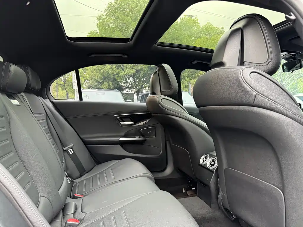 Mercedes-Benz C-Class — миниатюра 13