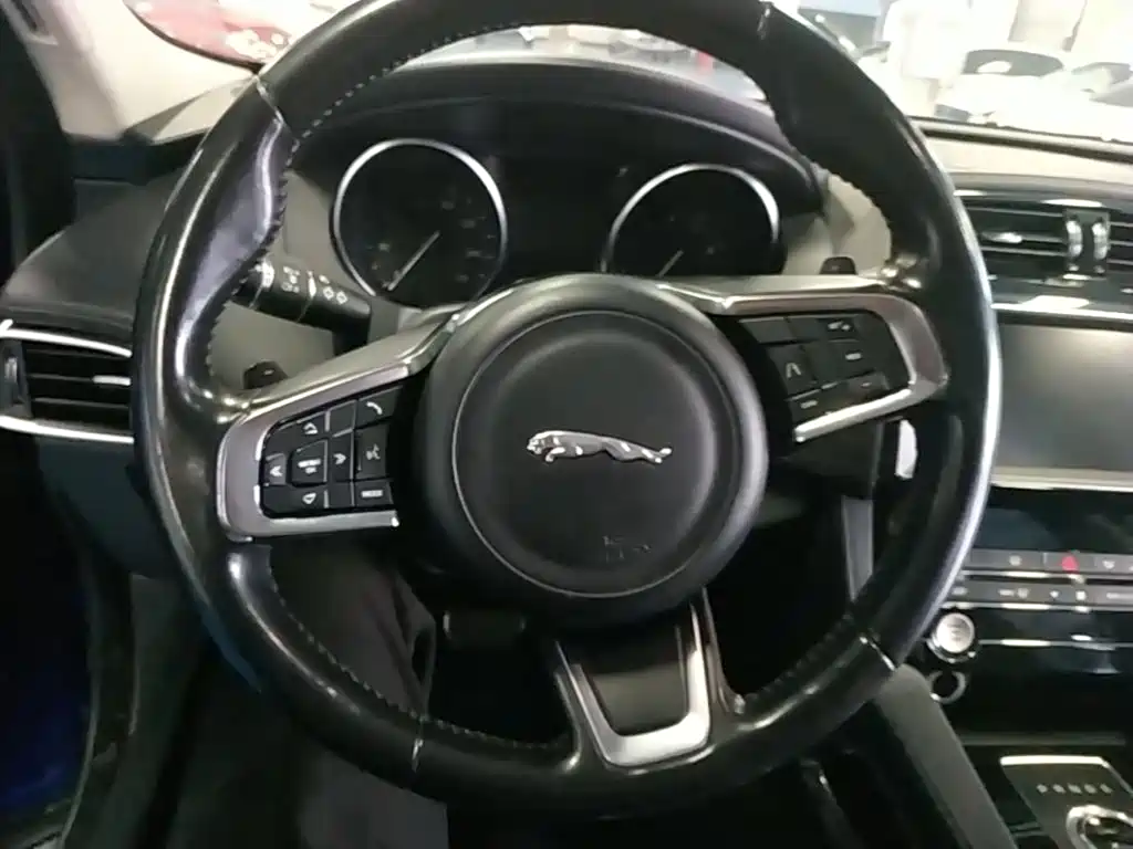 Jaguar F-PACE — миниатюра 11