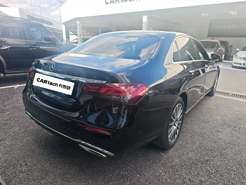 Mercedes-Benz E-Class — миниатюра 10