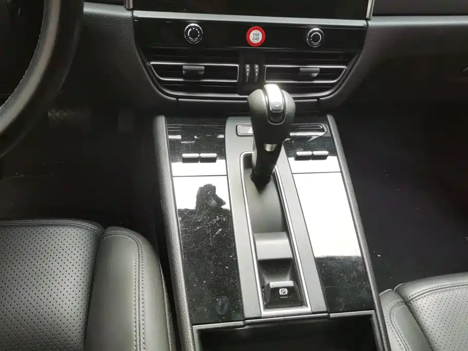 Porsche Macan — миниатюра 16