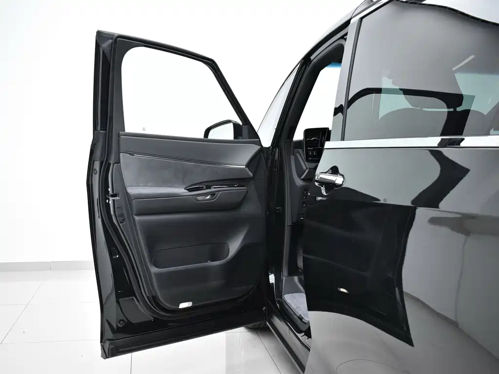 Lexus LM — миниатюра 19