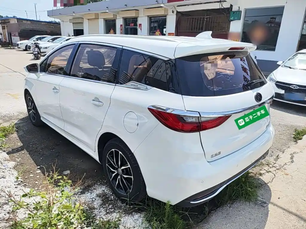 BYD MAX — миниатюра 5