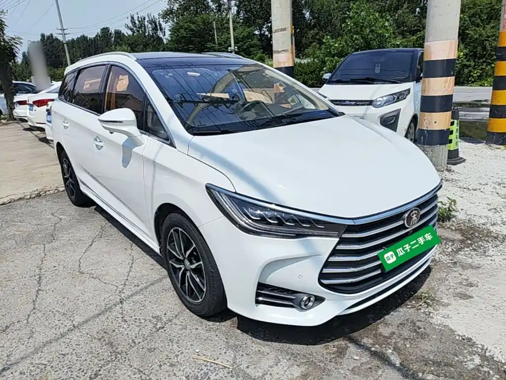 BYD MAX — миниатюра 4